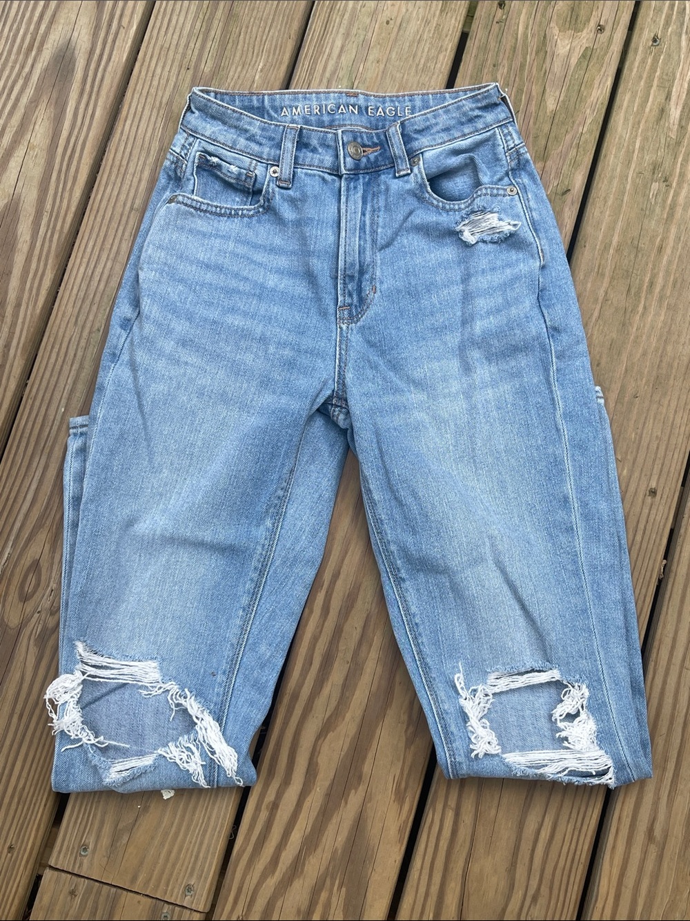 American Eagle Outfitters Light Blue Distressed mom jeans 000 regular